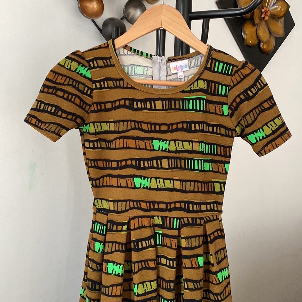 LulaRoe Multicolor Dress Small Abstract Roundneck Short-sleeved with Pockets - Picture 2 of 5